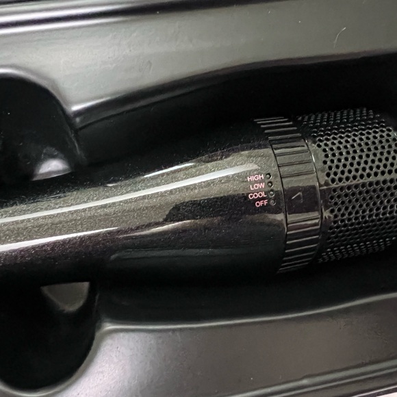 GEM Hot Air Brush
Dry Style Volumize  
NEW IN BOX - Picture 8 of 14